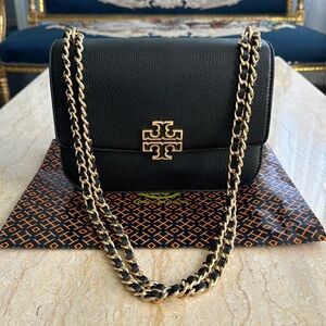 Brand new without tag, authentic Tory Burch Black Leather Crossbody Bag.
